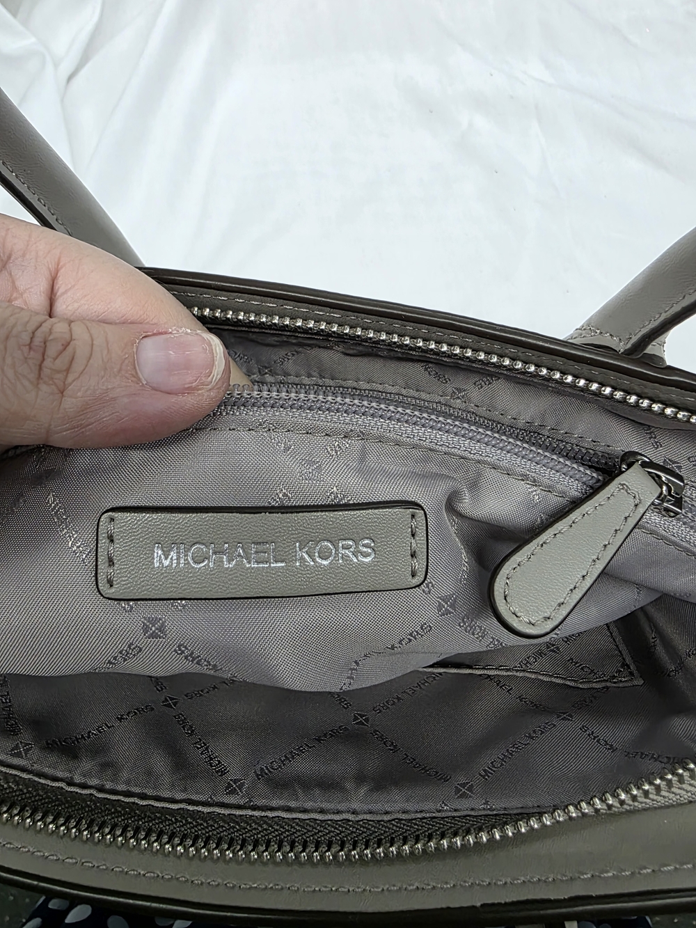 Michael Kors Gray & White Signature Tote with MK Charm - Picture 12 of 14